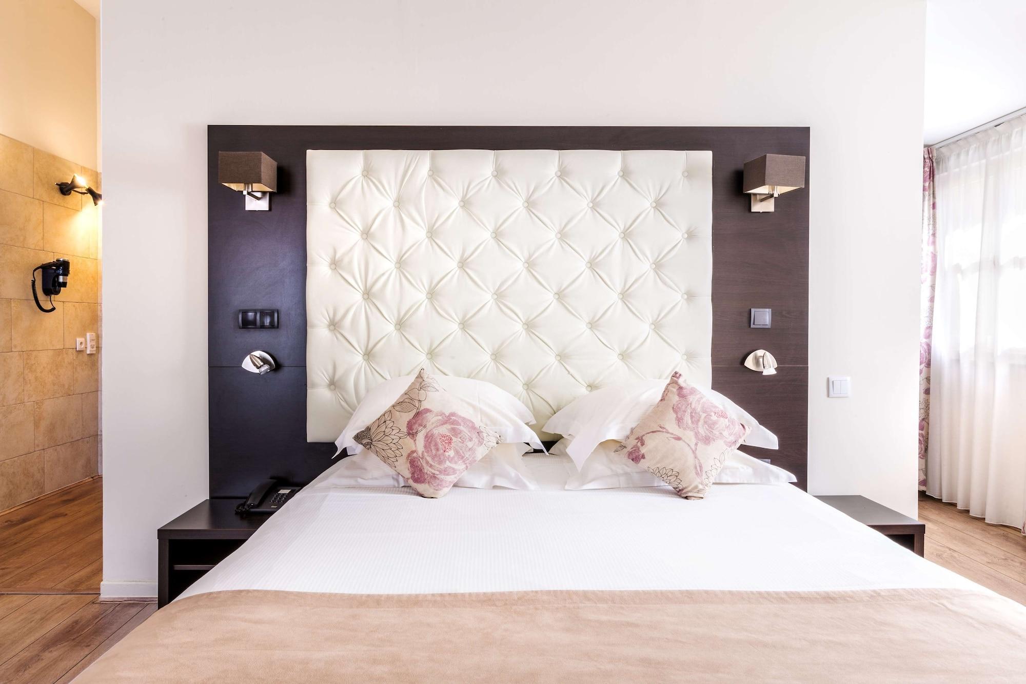 Best Western Marquis De La Baume Nîmes Zewnętrze zdjęcie